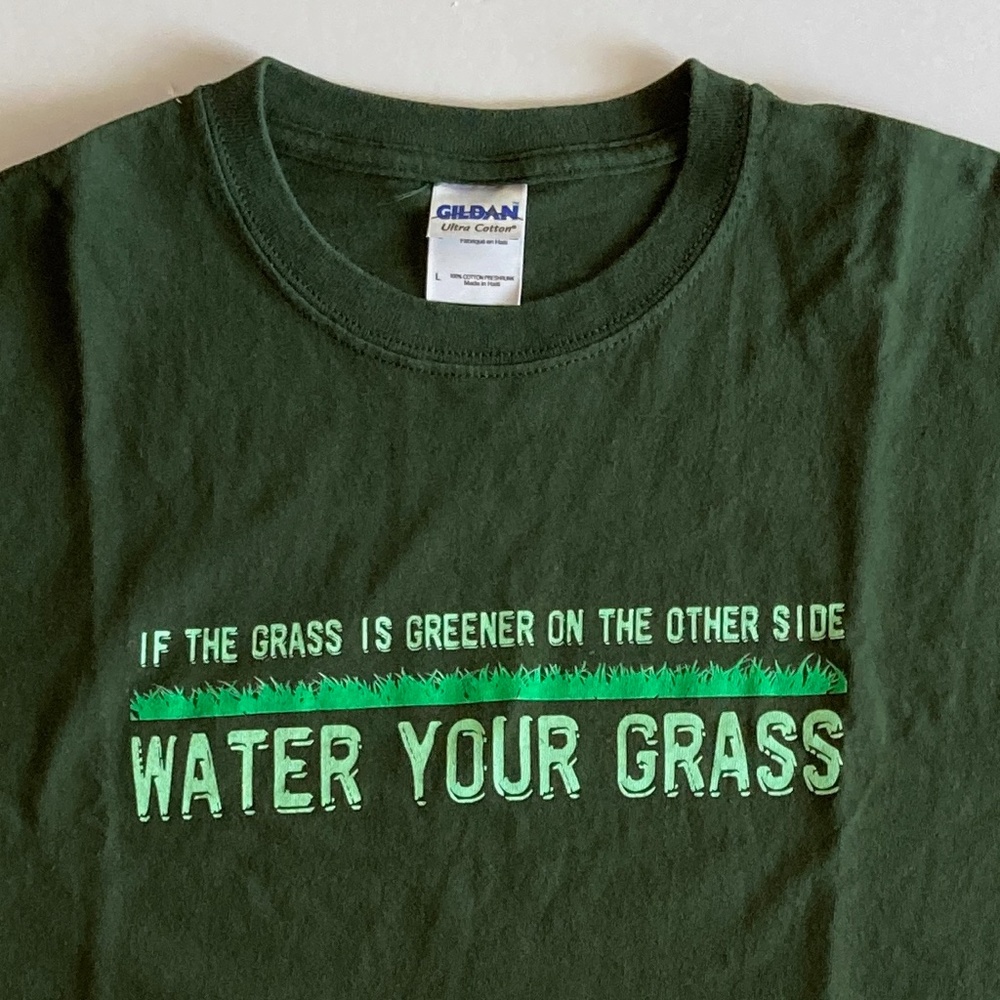 Men's Unisex Green T-Shirt Size L 100% Cotton Gildan If the Grass is Greener